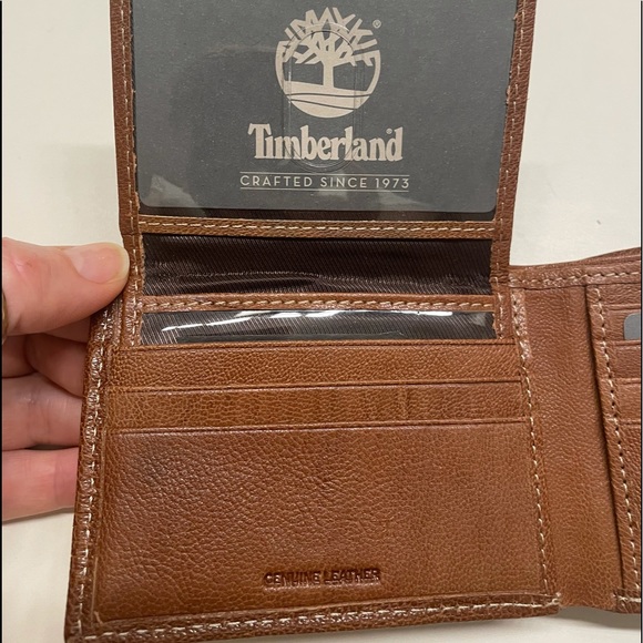 SOLD! TIMBERLAND 💯Genuine Leather RFID Blocking Passcase Security Men Wallet - Picture 4 of 10